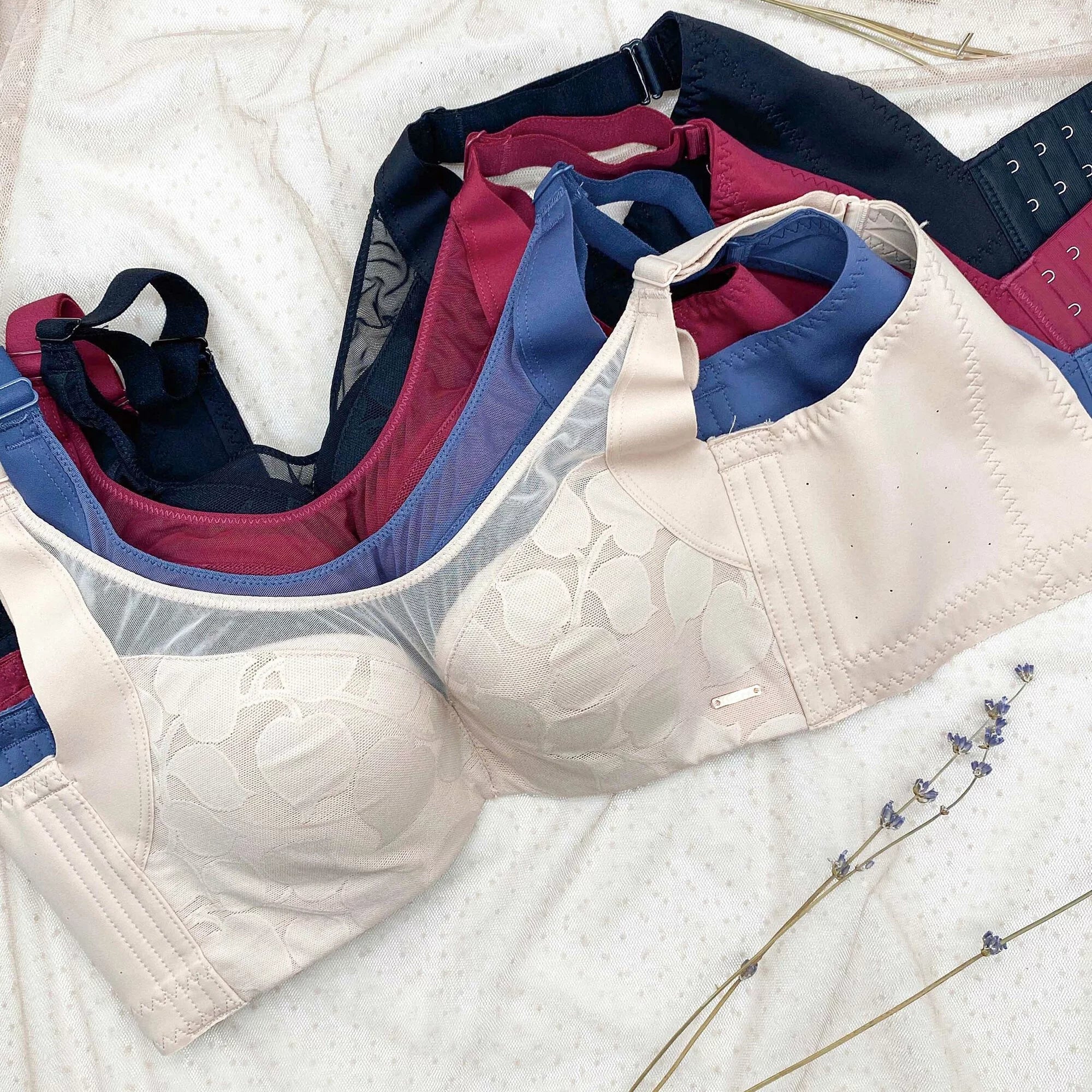 B029-皇牌軟鋼圈超包覆功能內衣