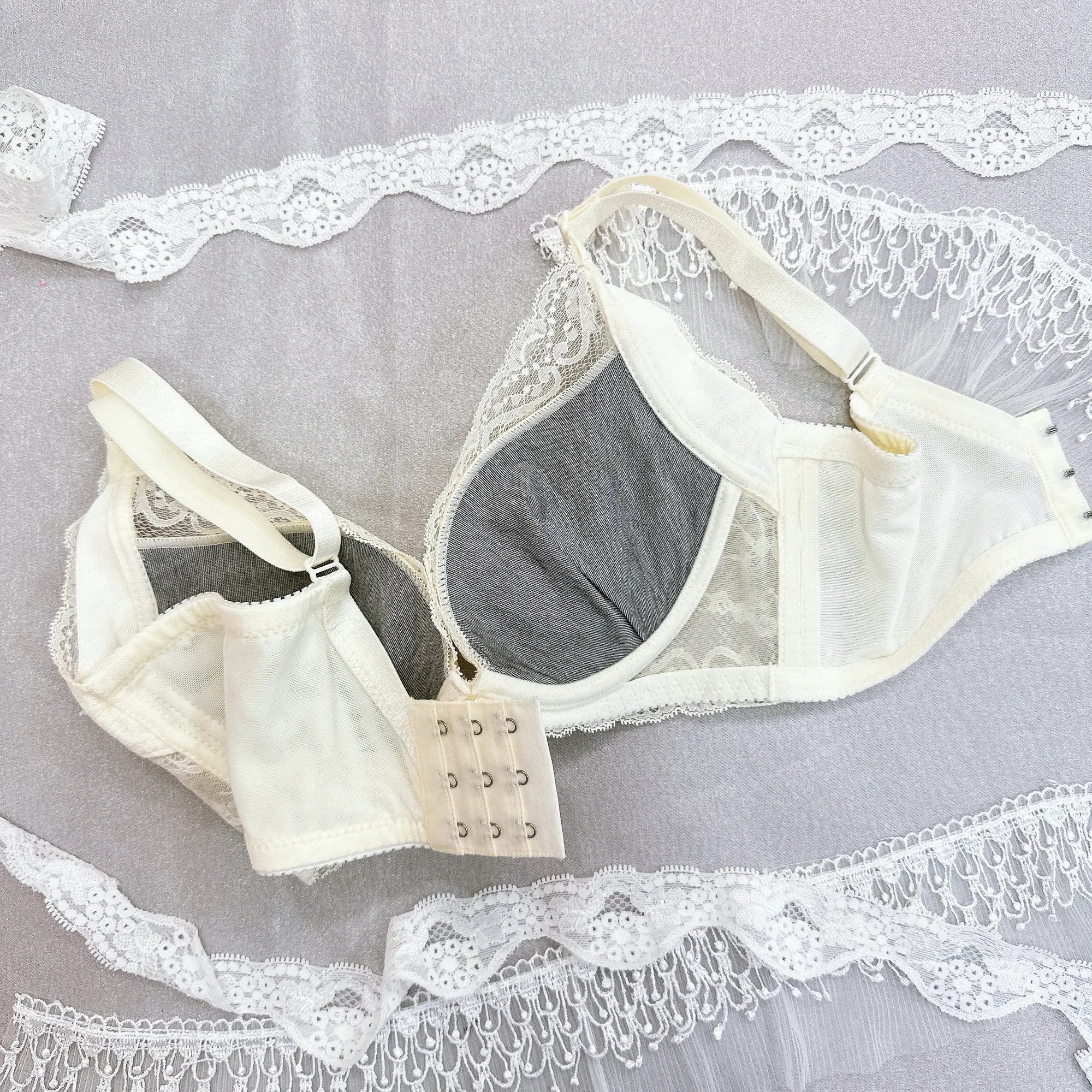 8877 - 雲朵軟鋼圈水周圍 Water push up bra