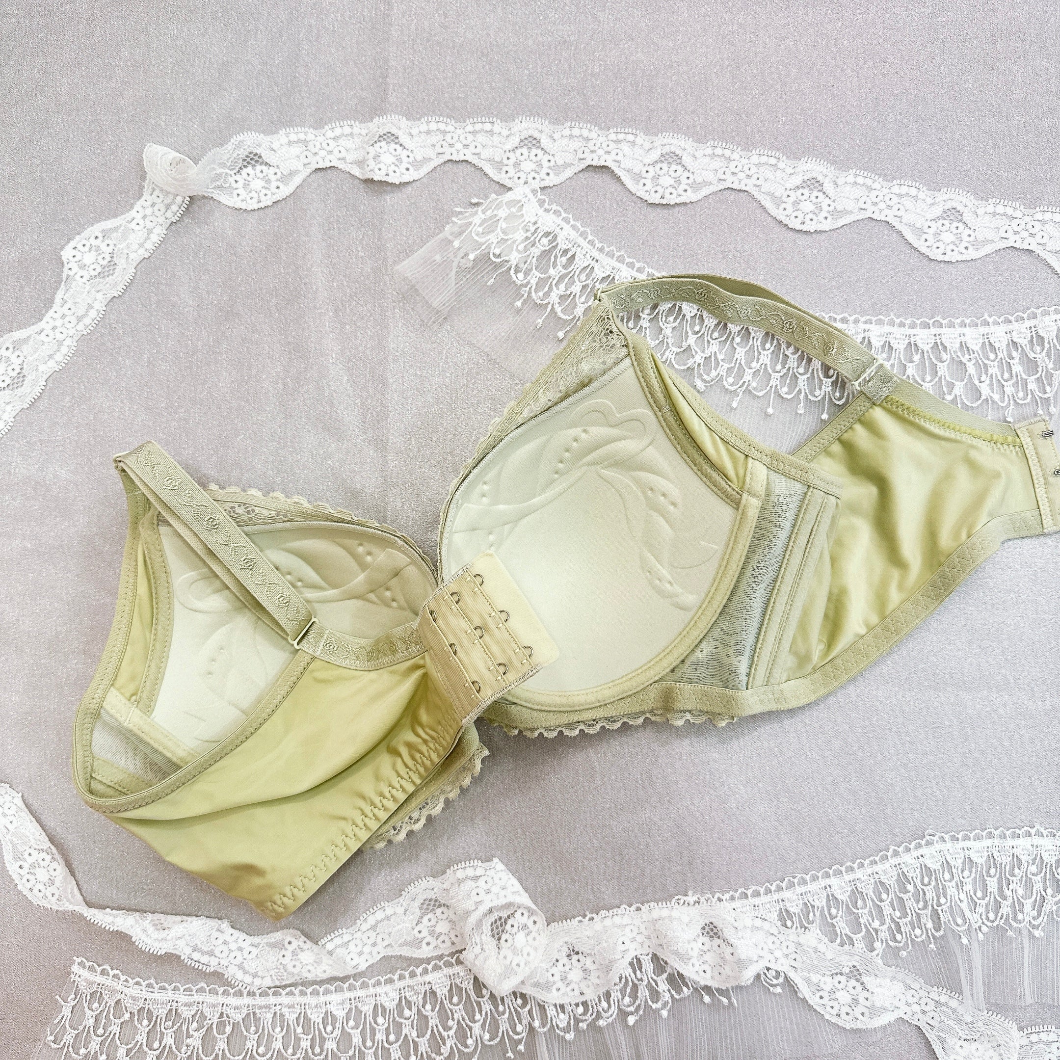 8985 - 輕柔親膚軟膠圈內衣