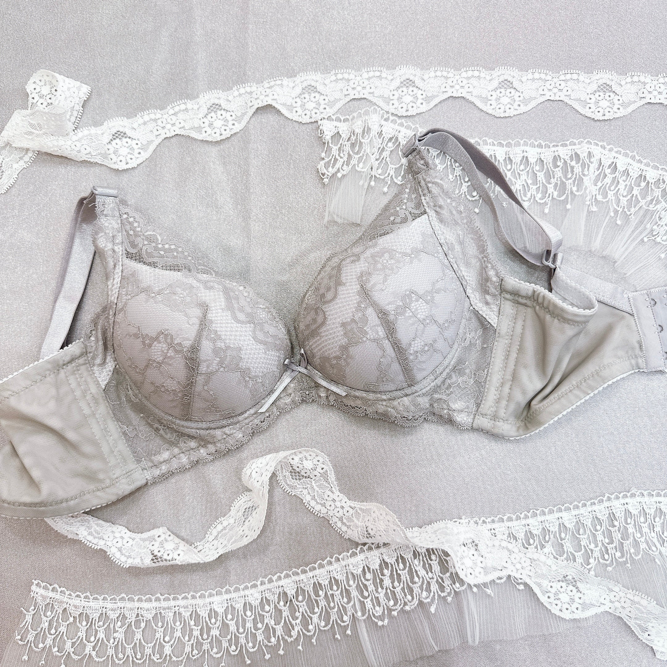 8877 - 雲朵軟鋼圈水周圍 Water push up bra